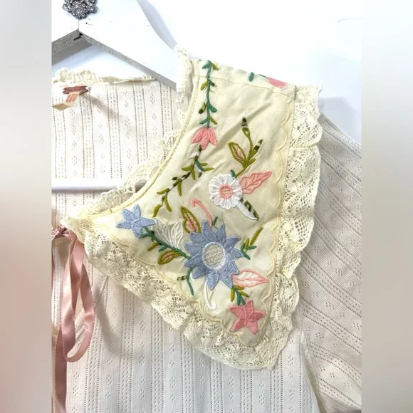 Free People Cream top with hankie with Floral Embroidery sz S - Picture 5 of 9